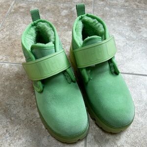 NEW UGG Nuemel Clear Bright Neon Green Chukka Suede Ankle Boots Women’s Size 7